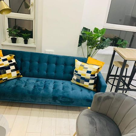 Cheerful 2 Bedroom Homely Apartment, Sleeps 6 Guest Comfy, 3X Double Bed, Parking, Free Wifi, Suitable For Business, Leisure Guest,Glasgow, Glasgow West End, Near City Centre Bagian luar foto