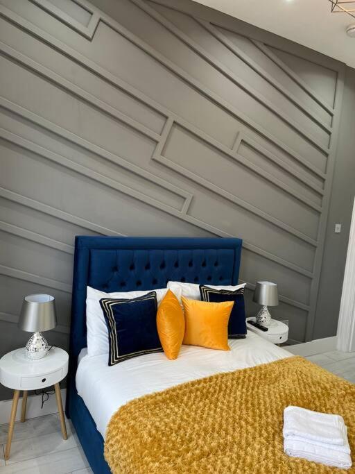 Cheerful 2 Bedroom Homely Apartment, Sleeps 6 Guest Comfy, 3X Double Bed, Parking, Free Wifi, Suitable For Business, Leisure Guest,Glasgow, Glasgow West End, Near City Centre Bagian luar foto