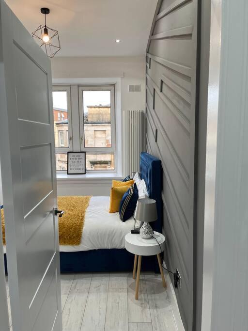 Cheerful 2 Bedroom Homely Apartment, Sleeps 6 Guest Comfy, 3X Double Bed, Parking, Free Wifi, Suitable For Business, Leisure Guest,Glasgow, Glasgow West End, Near City Centre Bagian luar foto