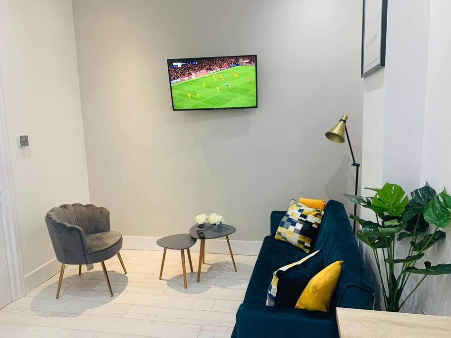 Cheerful 2 Bedroom Homely Apartment, Sleeps 6 Guest Comfy, 3X Double Bed, Parking, Free Wifi, Suitable For Business, Leisure Guest,Glasgow, Glasgow West End, Near City Centre Bagian luar foto