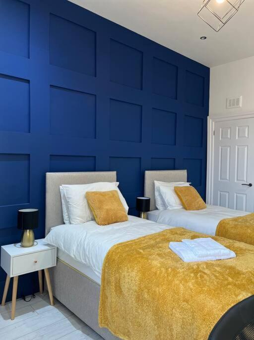 Cheerful 2 Bedroom Homely Apartment, Sleeps 6 Guest Comfy, 3X Double Bed, Parking, Free Wifi, Suitable For Business, Leisure Guest,Glasgow, Glasgow West End, Near City Centre Bagian luar foto