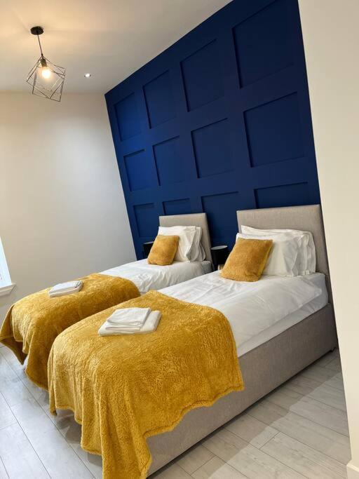 Cheerful 2 Bedroom Homely Apartment, Sleeps 6 Guest Comfy, 3X Double Bed, Parking, Free Wifi, Suitable For Business, Leisure Guest,Glasgow, Glasgow West End, Near City Centre Bagian luar foto