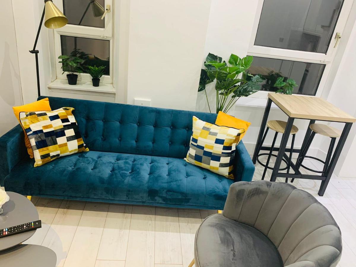 Cheerful 2 Bedroom Homely Apartment, Sleeps 6 Guest Comfy, 3X Double Bed, Parking, Free Wifi, Suitable For Business, Leisure Guest,Glasgow, Glasgow West End, Near City Centre Bagian luar foto