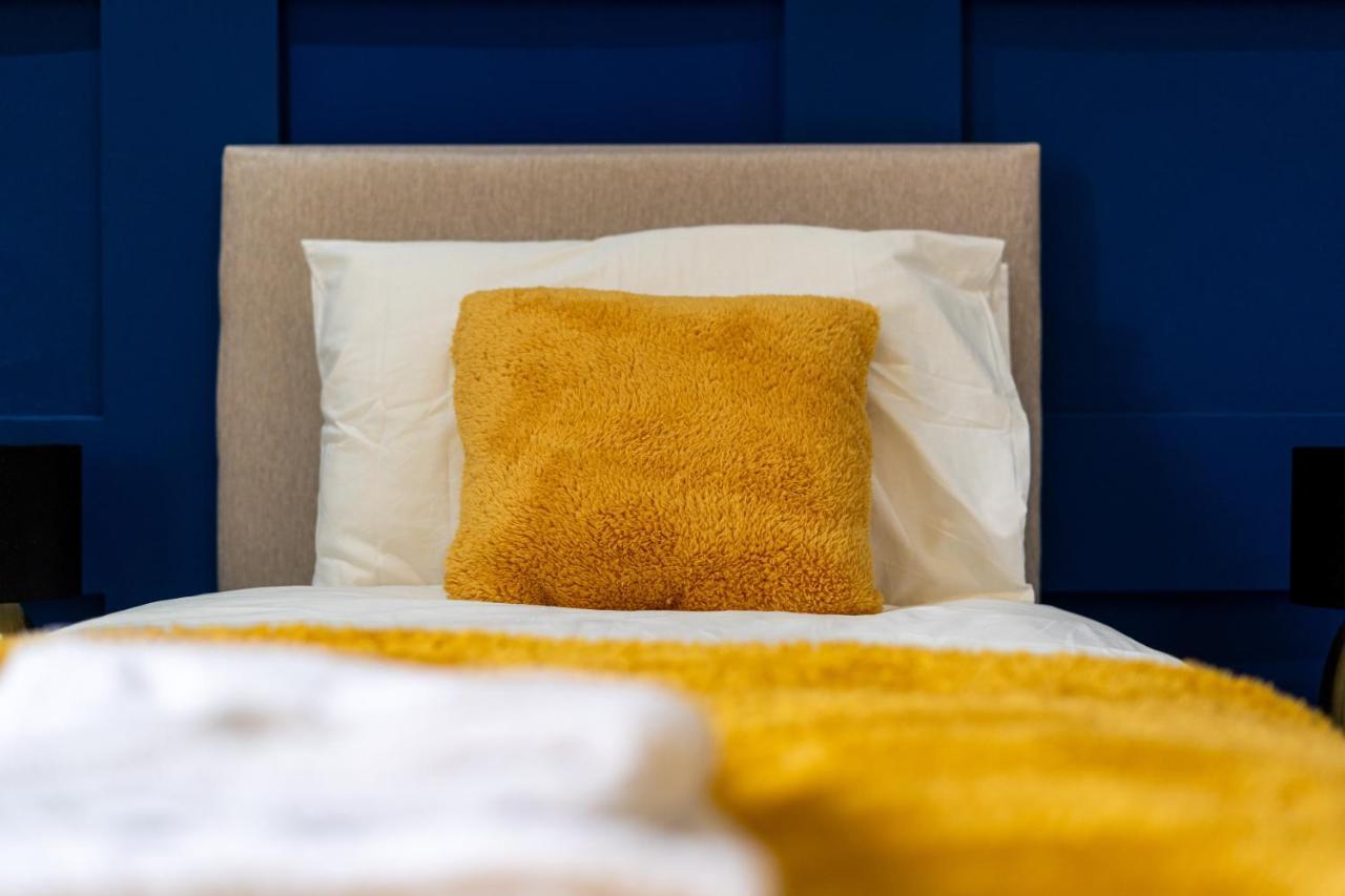 Cheerful 2 Bedroom Homely Apartment, Sleeps 6 Guest Comfy, 3X Double Bed, Parking, Free Wifi, Suitable For Business, Leisure Guest,Glasgow, Glasgow West End, Near City Centre Bagian luar foto