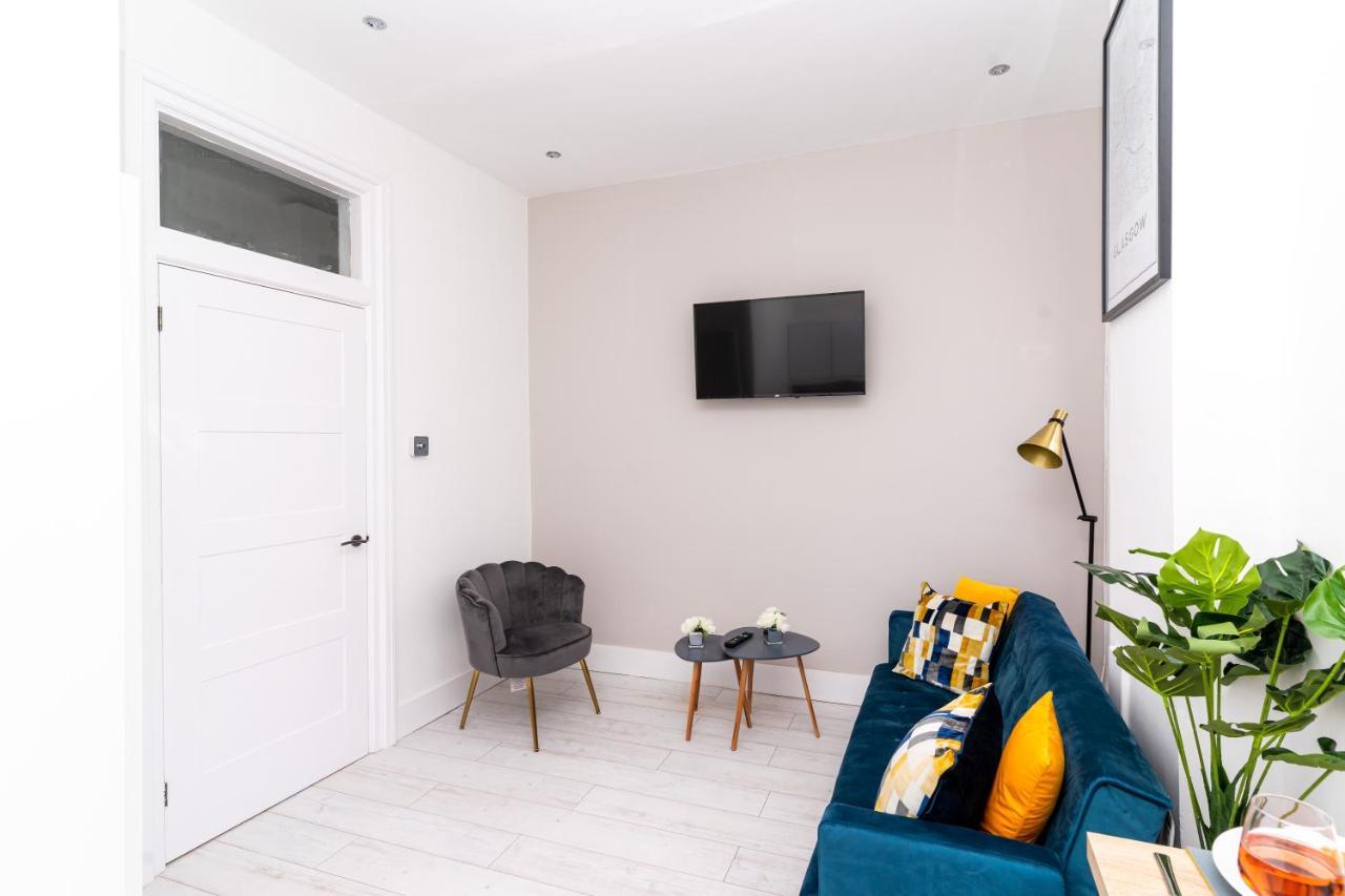 Cheerful 2 Bedroom Homely Apartment, Sleeps 6 Guest Comfy, 3X Double Bed, Parking, Free Wifi, Suitable For Business, Leisure Guest,Glasgow, Glasgow West End, Near City Centre Bagian luar foto