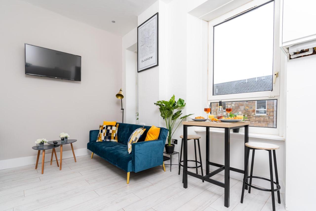 Cheerful 2 Bedroom Homely Apartment, Sleeps 6 Guest Comfy, 3X Double Bed, Parking, Free Wifi, Suitable For Business, Leisure Guest,Glasgow, Glasgow West End, Near City Centre Bagian luar foto