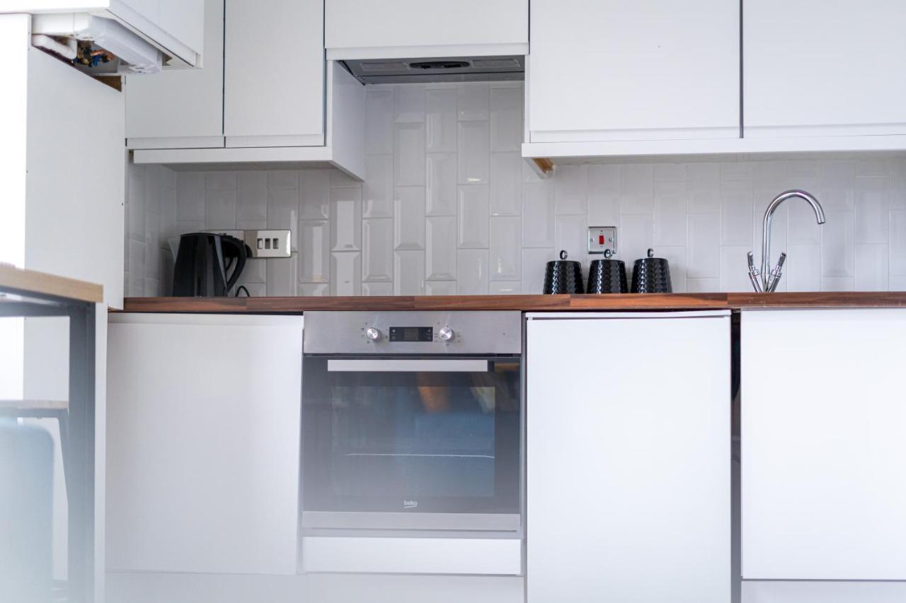 Cheerful 2 Bedroom Homely Apartment, Sleeps 6 Guest Comfy, 3X Double Bed, Parking, Free Wifi, Suitable For Business, Leisure Guest,Glasgow, Glasgow West End, Near City Centre Bagian luar foto