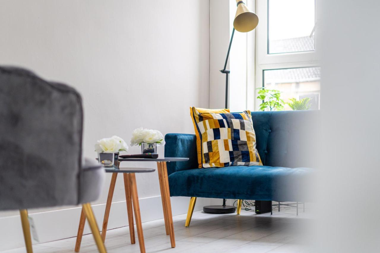 Cheerful 2 Bedroom Homely Apartment, Sleeps 6 Guest Comfy, 3X Double Bed, Parking, Free Wifi, Suitable For Business, Leisure Guest,Glasgow, Glasgow West End, Near City Centre Bagian luar foto