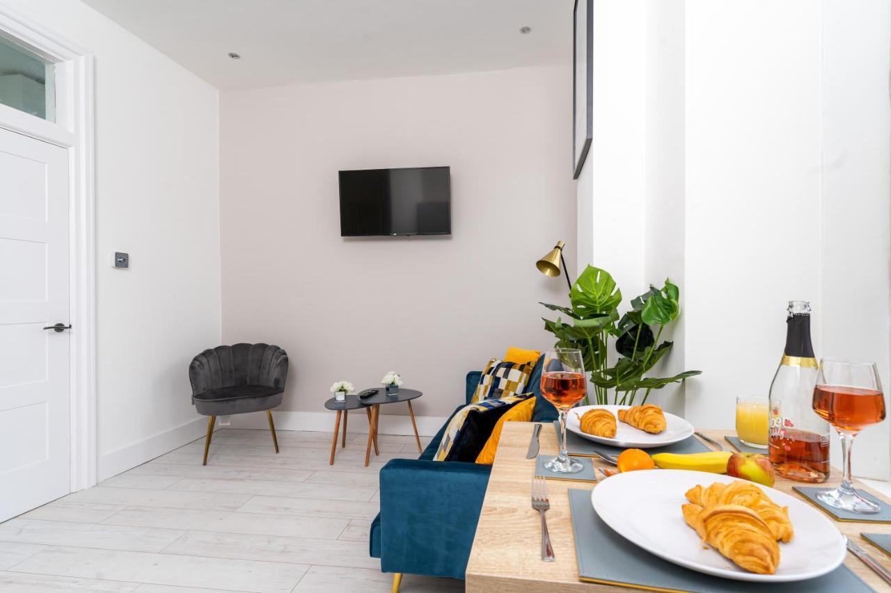 Cheerful 2 Bedroom Homely Apartment, Sleeps 6 Guest Comfy, 3X Double Bed, Parking, Free Wifi, Suitable For Business, Leisure Guest,Glasgow, Glasgow West End, Near City Centre Bagian luar foto