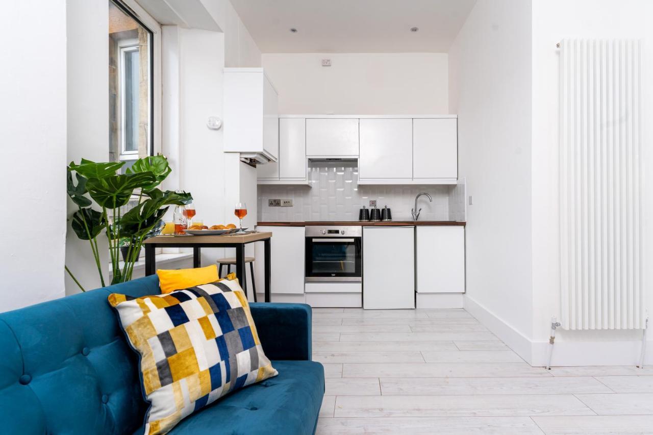 Cheerful 2 Bedroom Homely Apartment, Sleeps 6 Guest Comfy, 3X Double Bed, Parking, Free Wifi, Suitable For Business, Leisure Guest,Glasgow, Glasgow West End, Near City Centre Bagian luar foto