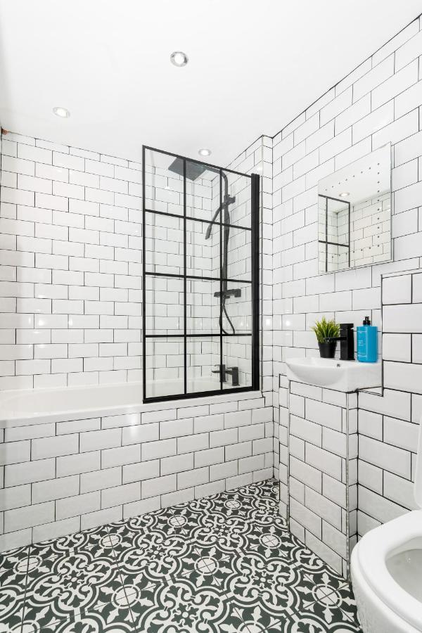 Cheerful 2 Bedroom Homely Apartment, Sleeps 6 Guest Comfy, 3X Double Bed, Parking, Free Wifi, Suitable For Business, Leisure Guest,Glasgow, Glasgow West End, Near City Centre Bagian luar foto