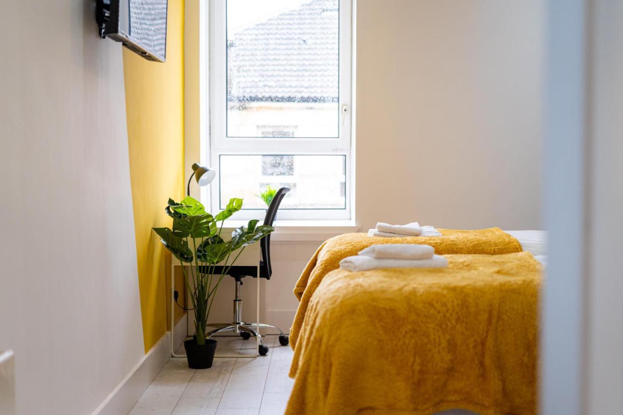 Cheerful 2 Bedroom Homely Apartment, Sleeps 6 Guest Comfy, 3X Double Bed, Parking, Free Wifi, Suitable For Business, Leisure Guest,Glasgow, Glasgow West End, Near City Centre Bagian luar foto