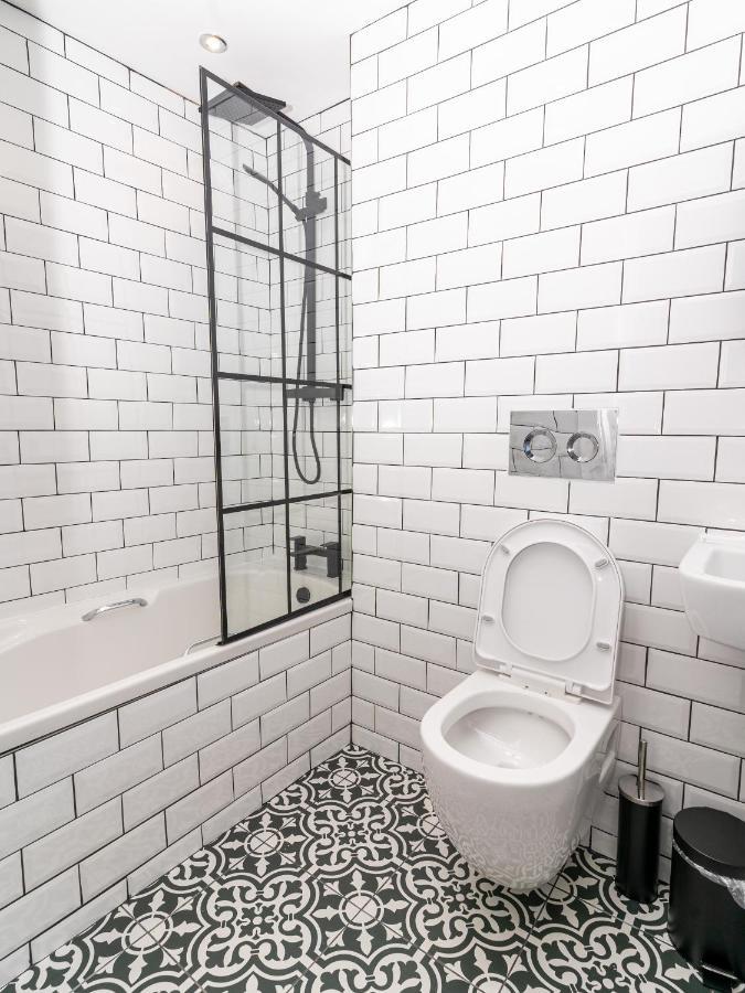 Cheerful 2 Bedroom Homely Apartment, Sleeps 6 Guest Comfy, 3X Double Bed, Parking, Free Wifi, Suitable For Business, Leisure Guest,Glasgow, Glasgow West End, Near City Centre Bagian luar foto
